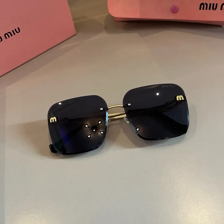 スーパーコピー ミュウミュウ サングラス