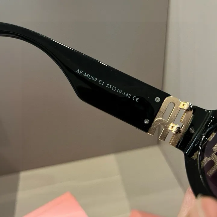 スーパーコピー ミュウミュウ サングラス