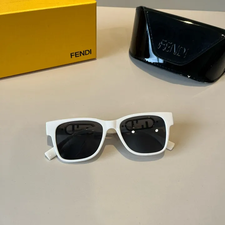 スーパーコピー フェンディ サングラス