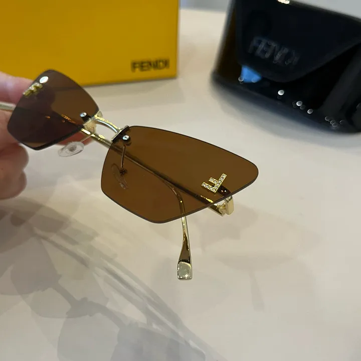 スーパーコピー フェンディ サングラス