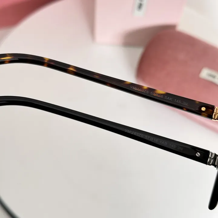 スーパーコピー ミュウミュウ サングラス