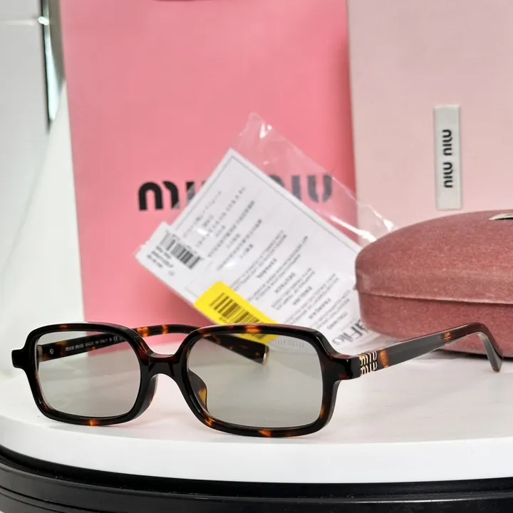 スーパーコピー ミュウミュウ サングラス