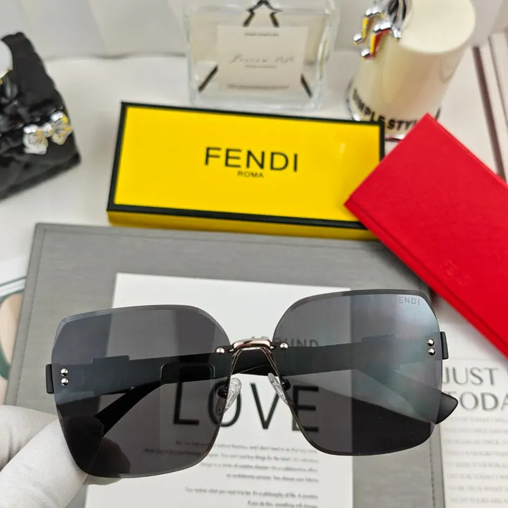 スーパーコピー ヴェルサーチ サングラス