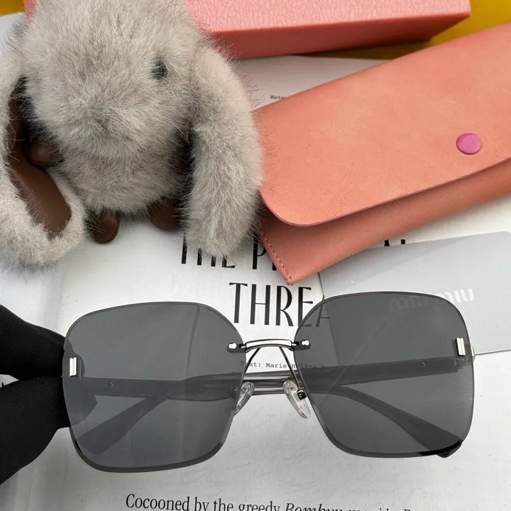 スーパーコピー ミュウミュウ サングラス