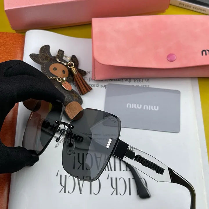 スーパーコピー ミュウミュウ サングラス