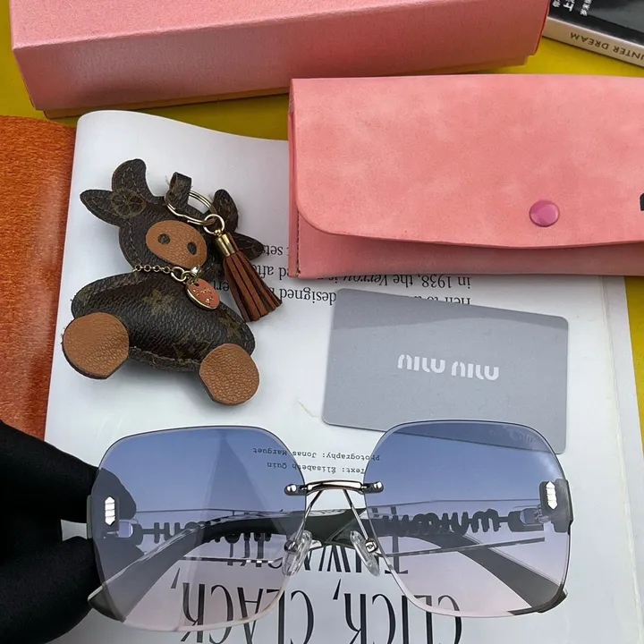 スーパーコピー ミュウミュウ サングラス