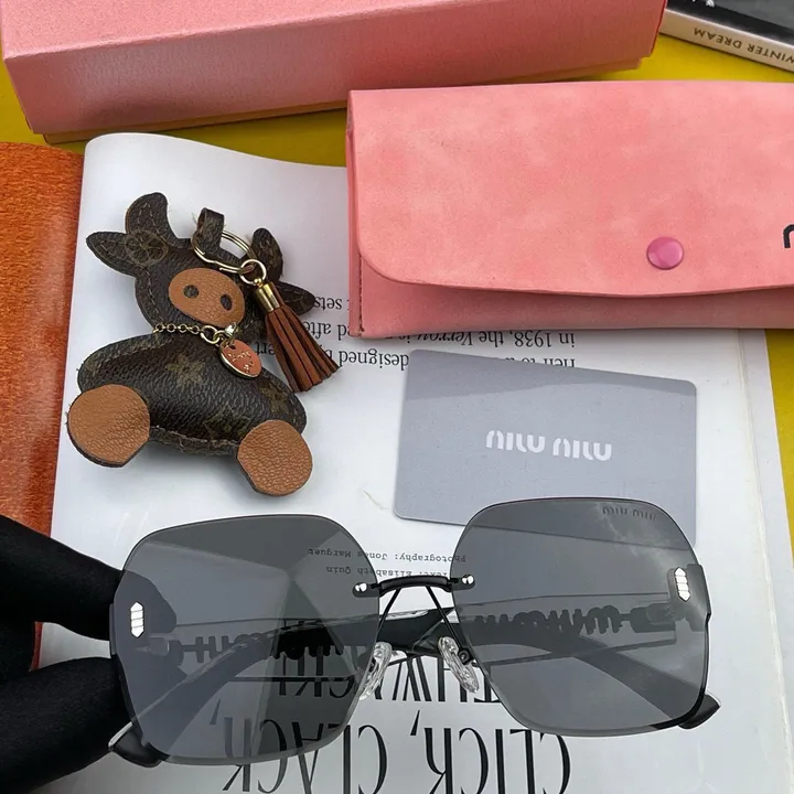 スーパーコピー ミュウミュウ サングラス