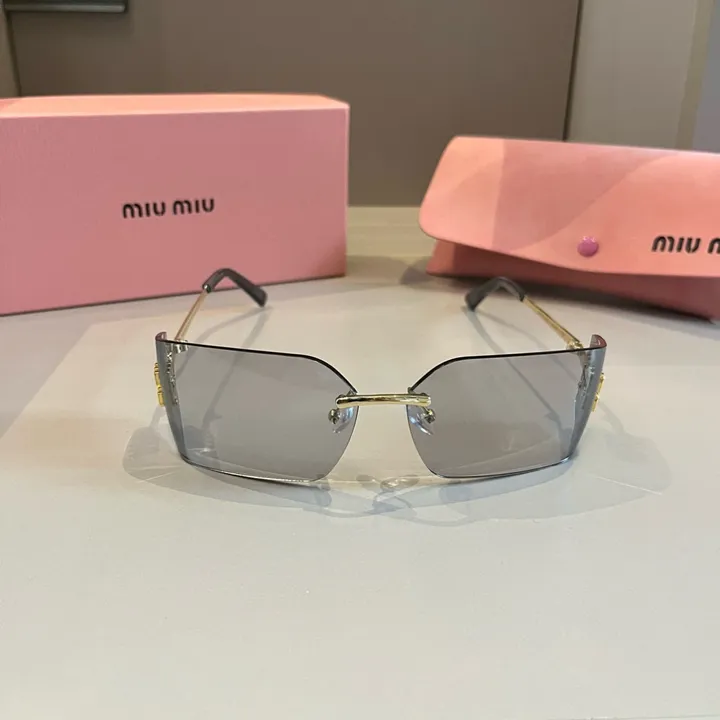 スーパーコピー ミュウミュウ サングラス