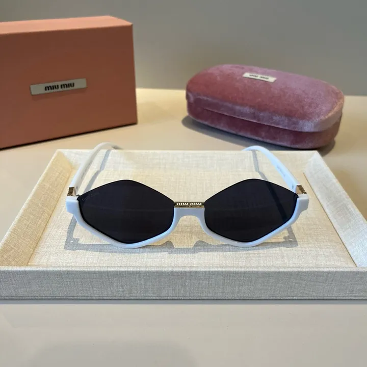 スーパーコピー ミュウミュウ サングラス