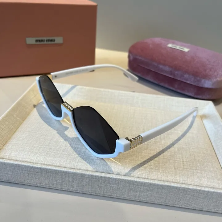 スーパーコピー ミュウミュウ サングラス