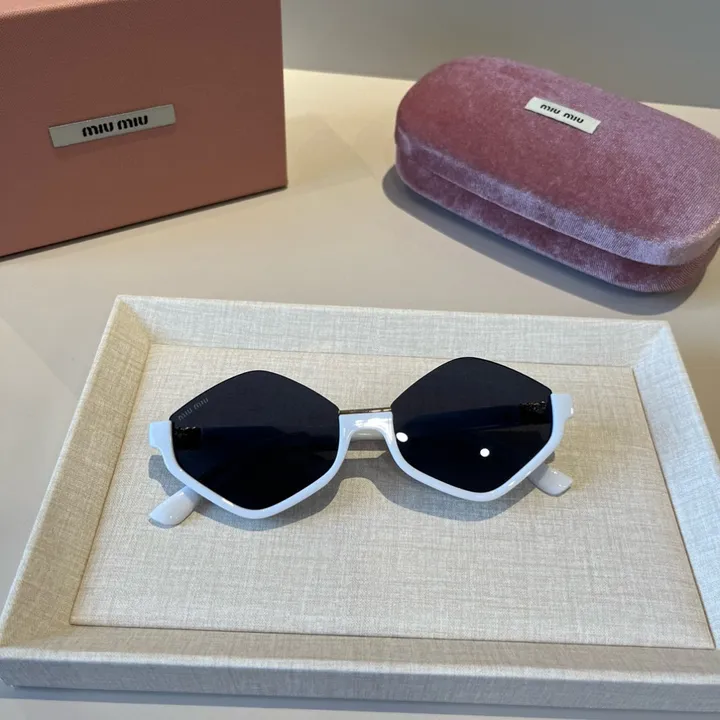 スーパーコピー ミュウミュウ サングラス