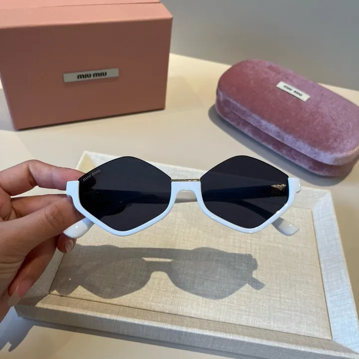 スーパーコピー ミュウミュウ サングラス