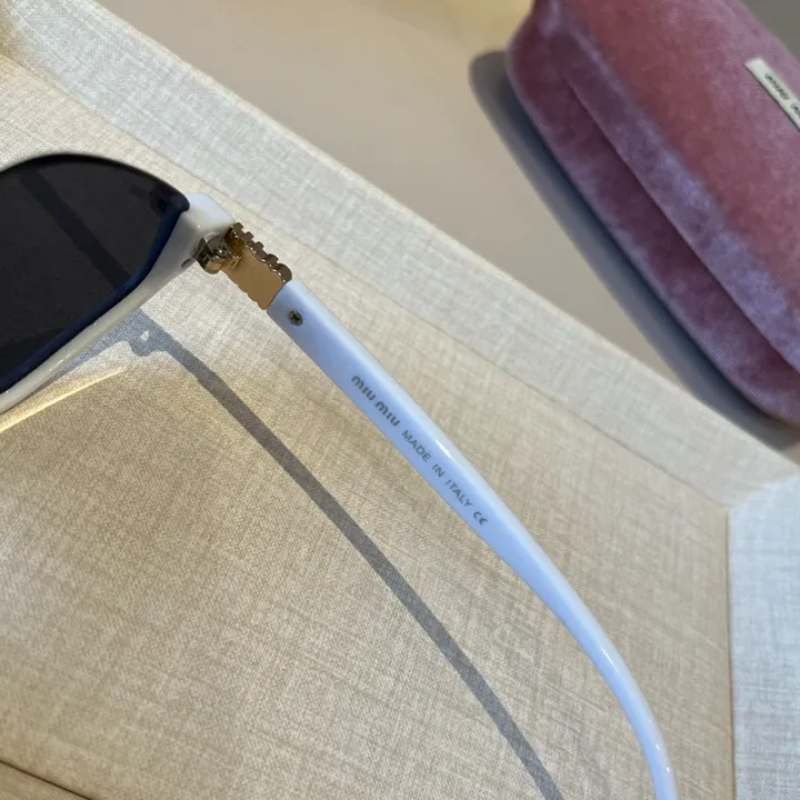 スーパーコピー ミュウミュウ サングラス