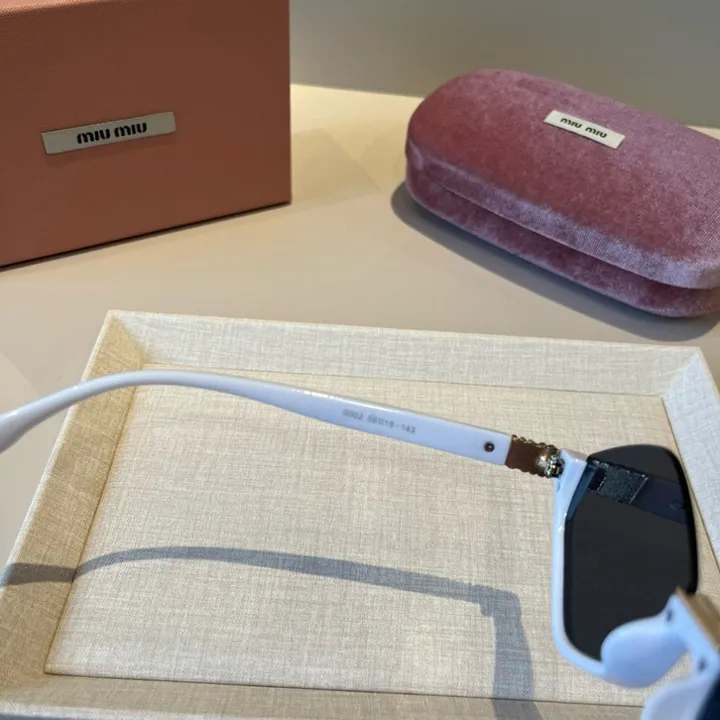 スーパーコピー ミュウミュウ サングラス