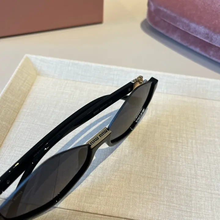 スーパーコピー ミュウミュウ サングラス