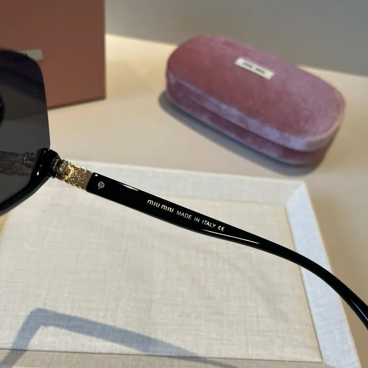 スーパーコピー ミュウミュウ サングラス