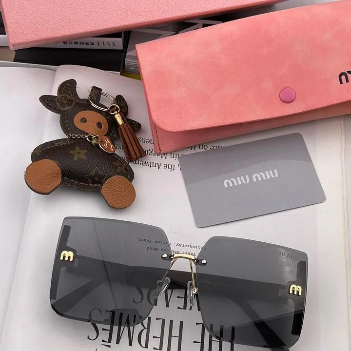 スーパーコピー ミュウミュウ サングラス