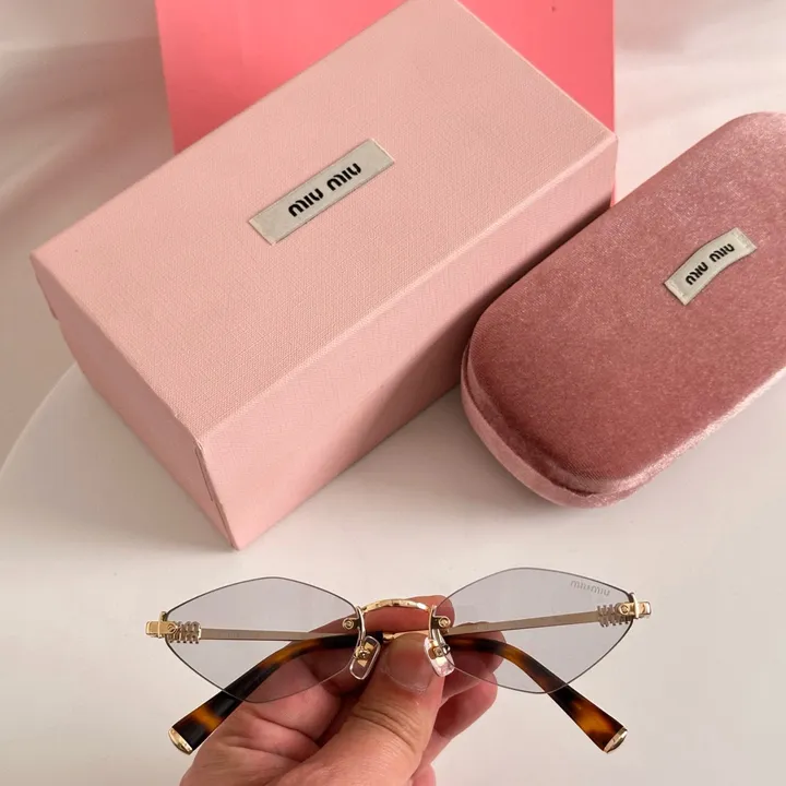 スーパーコピー ミュウミュウ サングラス