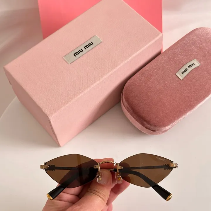 スーパーコピー ミュウミュウ サングラス