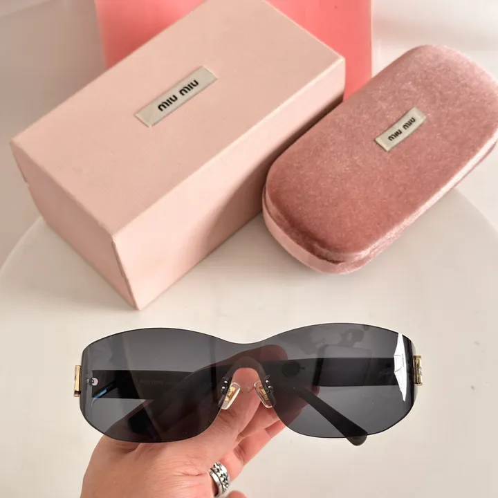 スーパーコピー ミュウミュウ サングラス