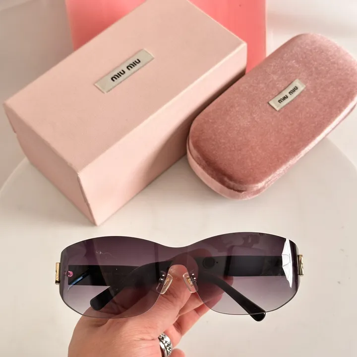 スーパーコピー ミュウミュウ サングラス