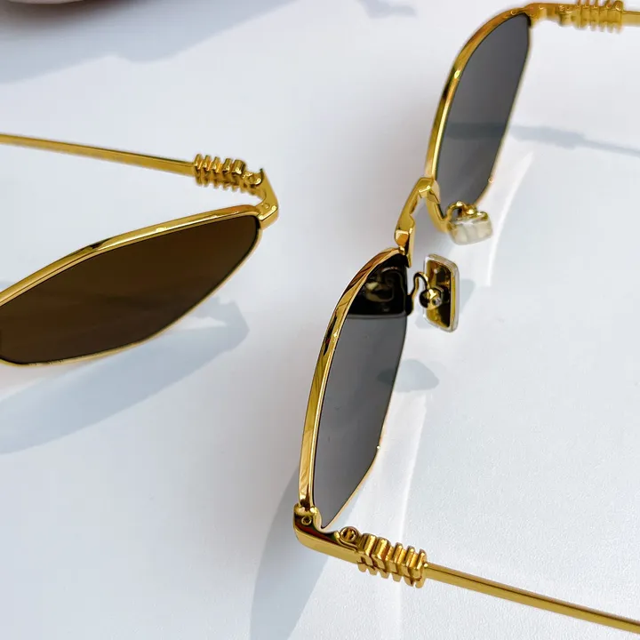 スーパーコピー ミュウミュウ サングラス