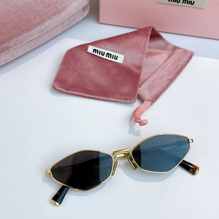 スーパーコピー ミュウミュウ サングラス