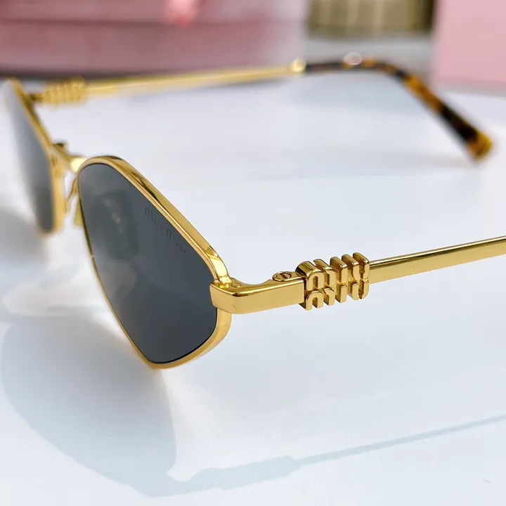 スーパーコピー ミュウミュウ サングラス