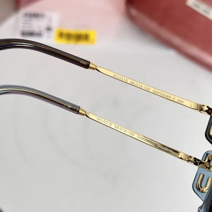 スーパーコピー ミュウミュウ サングラス