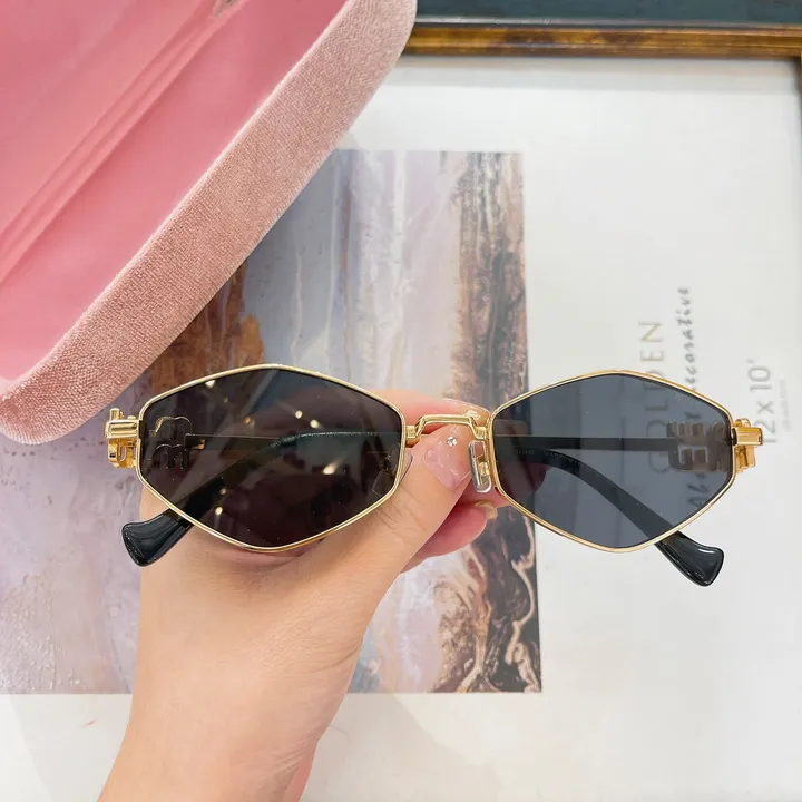 スーパーコピー ミュウミュウ サングラス