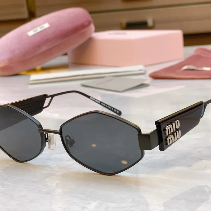 スーパーコピー ミュウミュウ サングラス