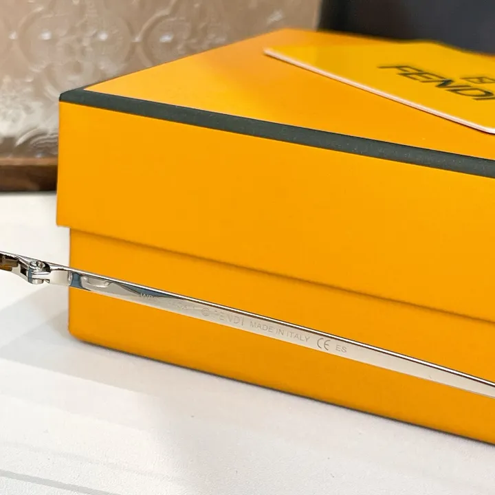 スーパーコピー フェンディ サングラス