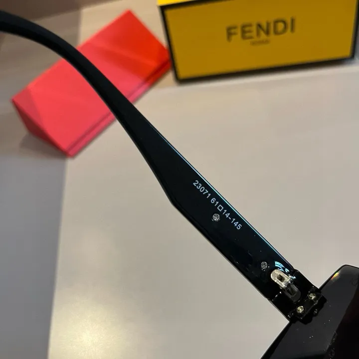 スーパーコピー フェンディ サングラス