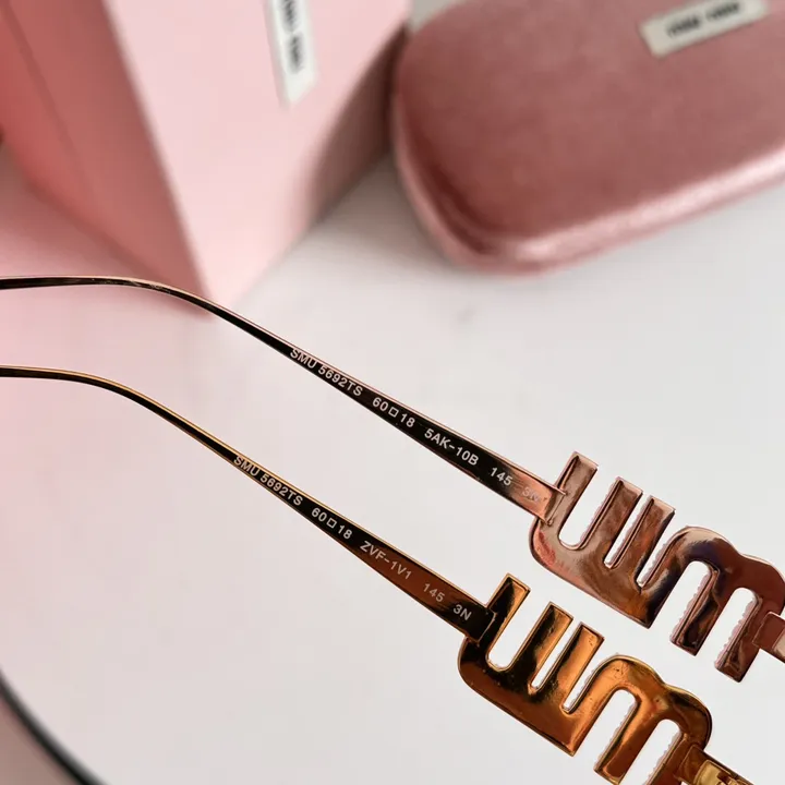 スーパーコピー ミュウミュウ サングラス