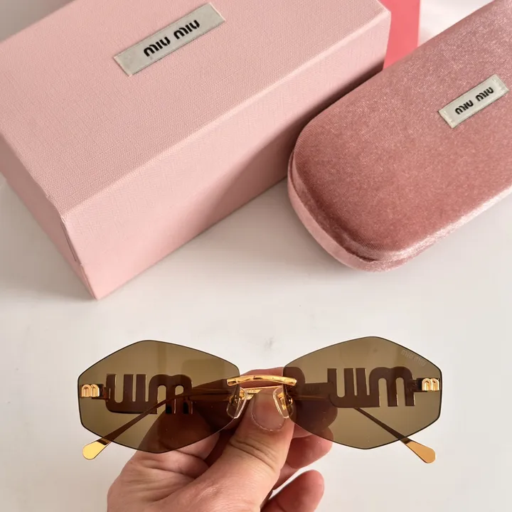 スーパーコピー ミュウミュウ サングラス