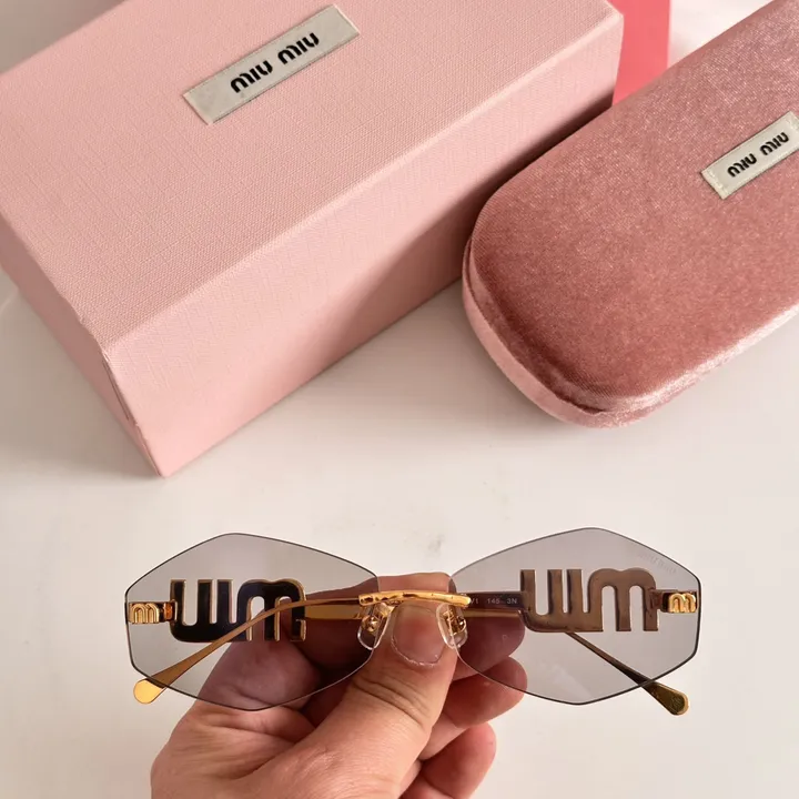 スーパーコピー ミュウミュウ サングラス