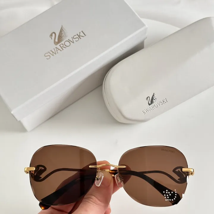 スーパーコピー スワロフスキー サングラス