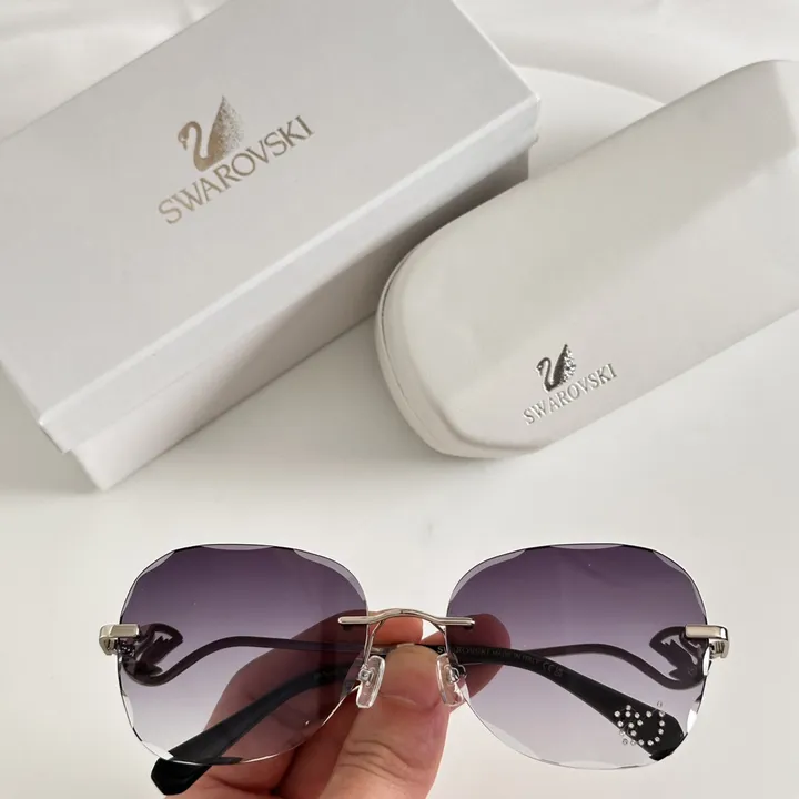 スーパーコピー スワロフスキー サングラス