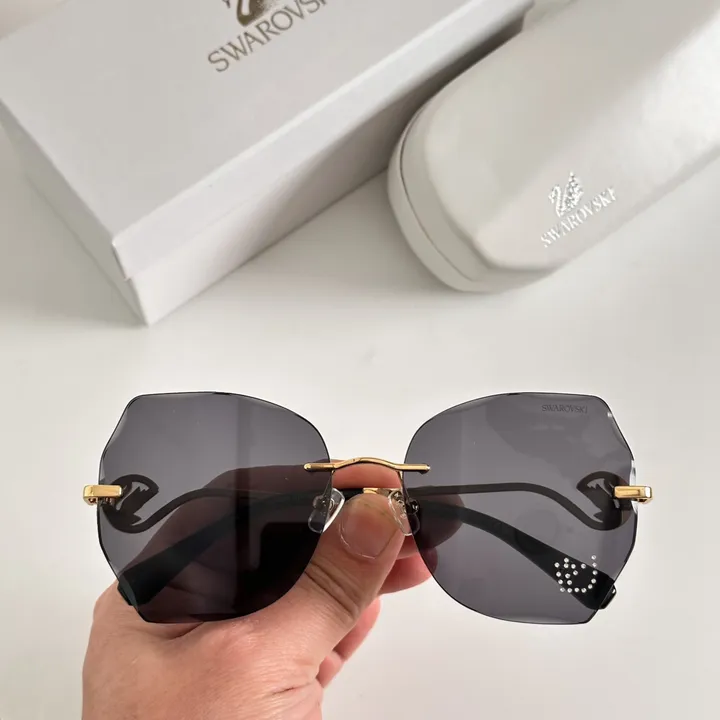スーパーコピー スワロフスキー サングラス