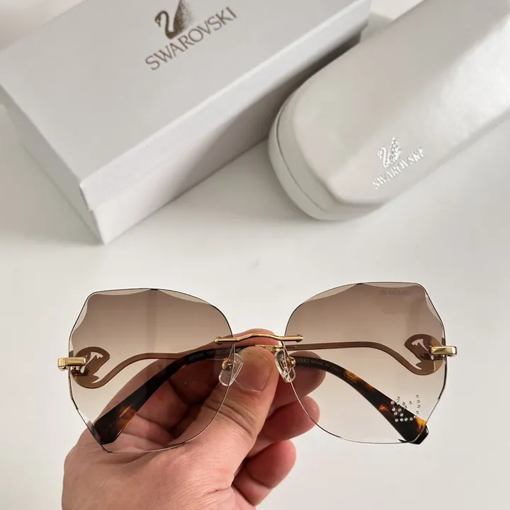 スーパーコピー スワロフスキー サングラス