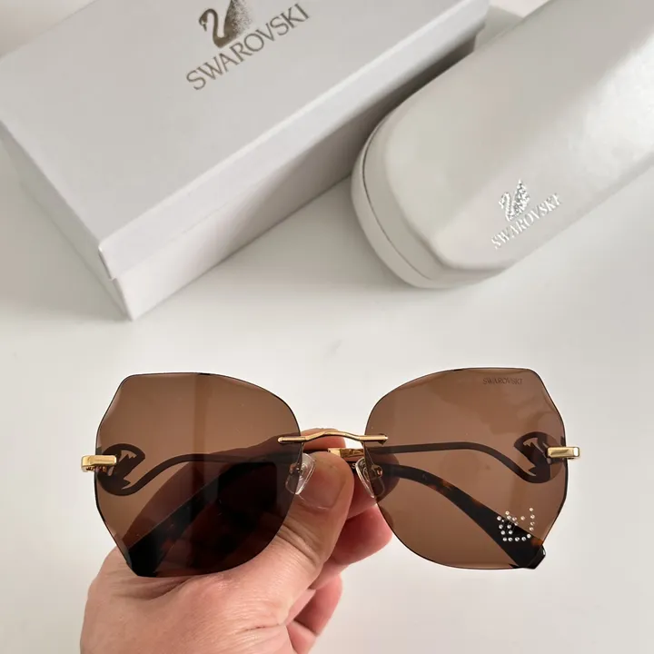 スーパーコピー スワロフスキー サングラス