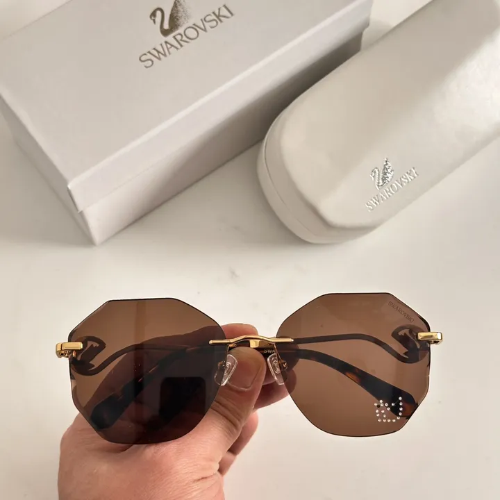 スーパーコピー スワロフスキー サングラス
