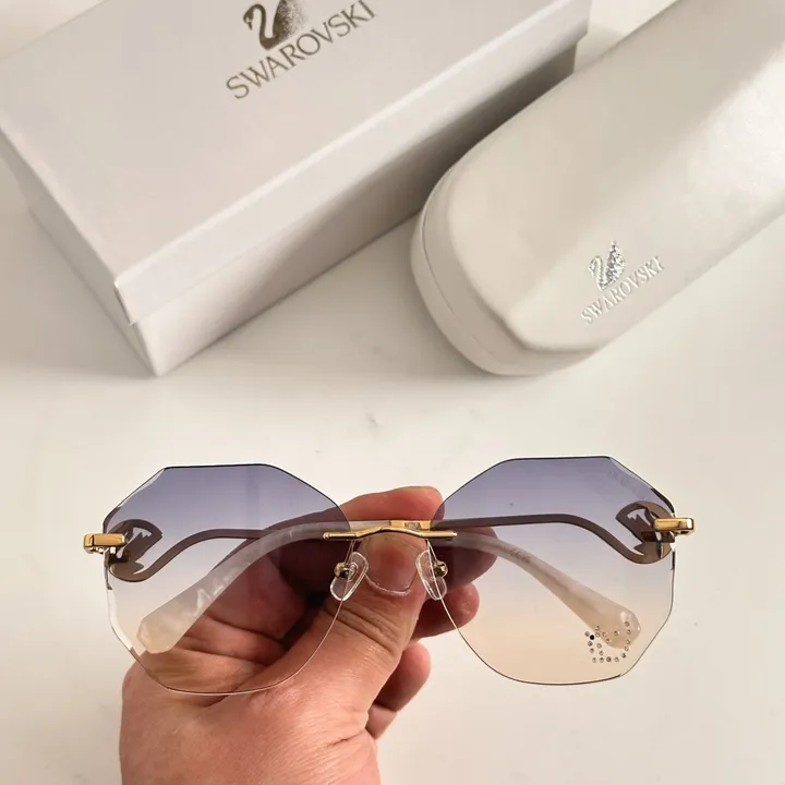 スーパーコピー スワロフスキー サングラス