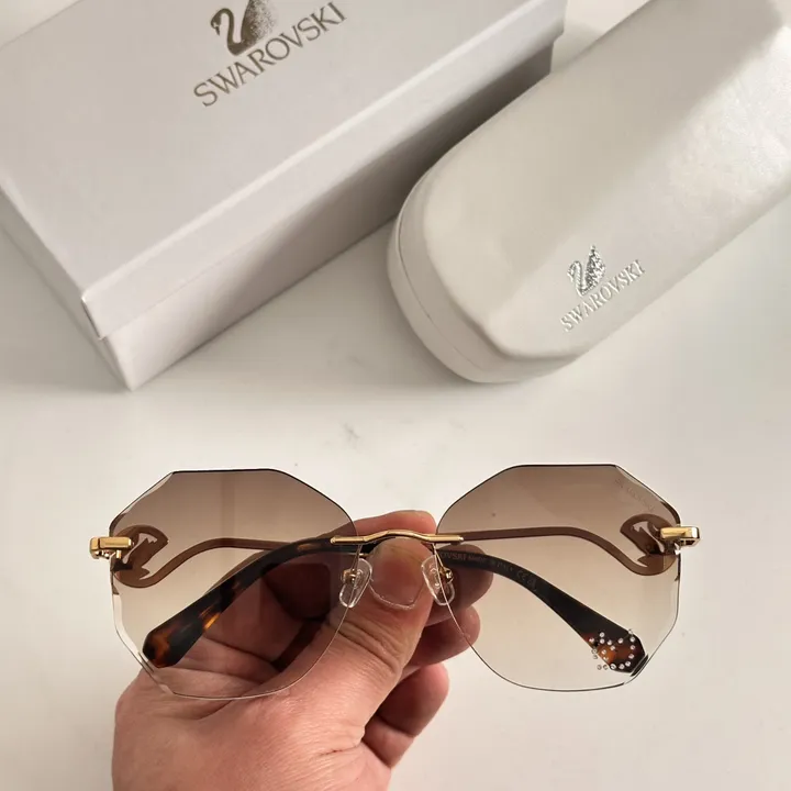 スーパーコピー スワロフスキー サングラス