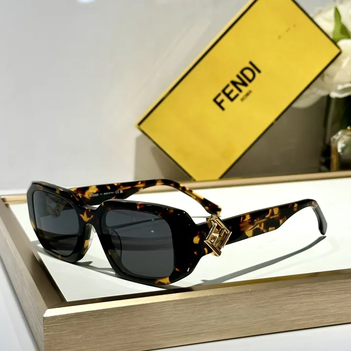 スーパーコピー フェンディ サングラス