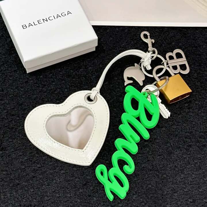 スーパーコピー バレンシアガ キーホルダー
