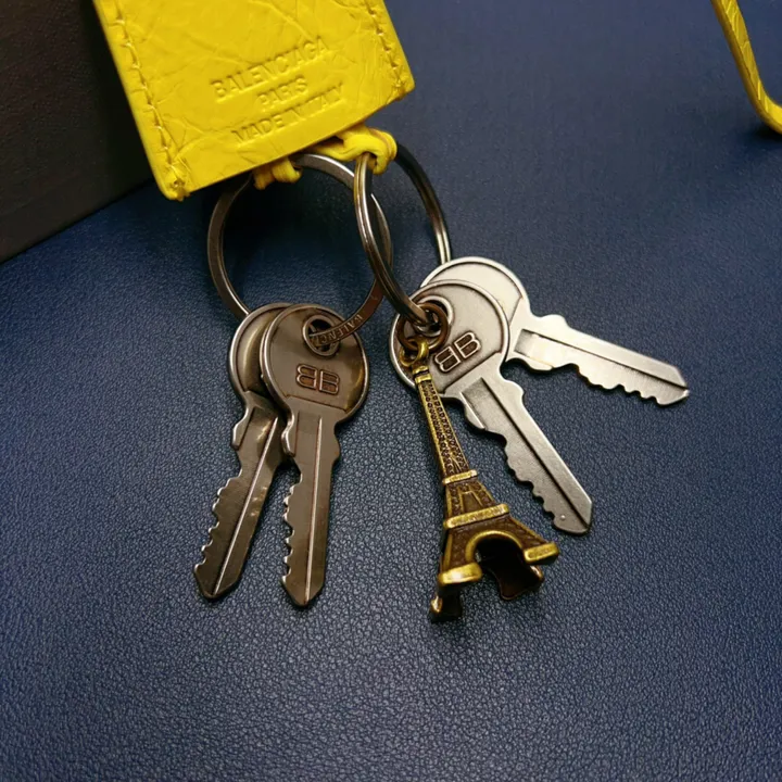 スーパーコピー バレンシアガ キーホルダー