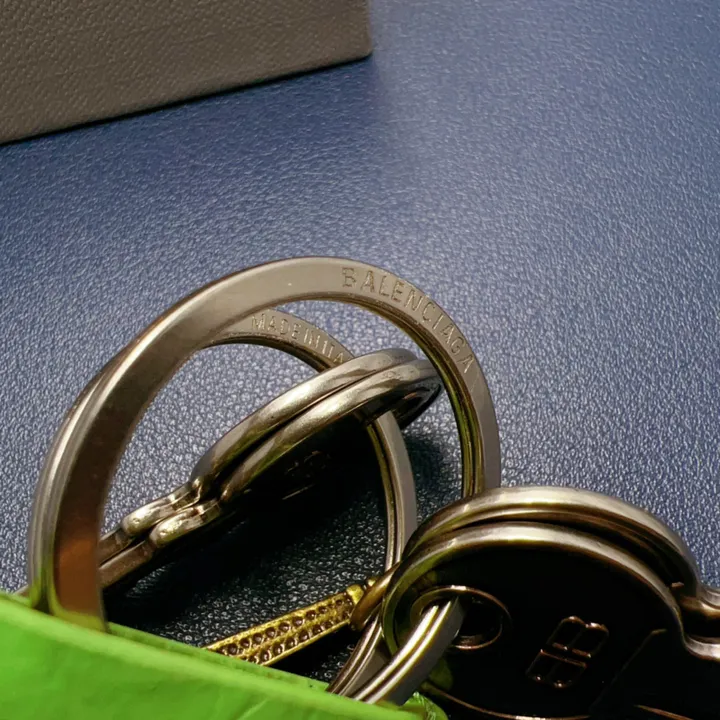 スーパーコピー バレンシアガ キーホルダー