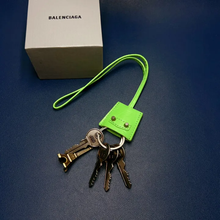 スーパーコピー バレンシアガ キーホルダー