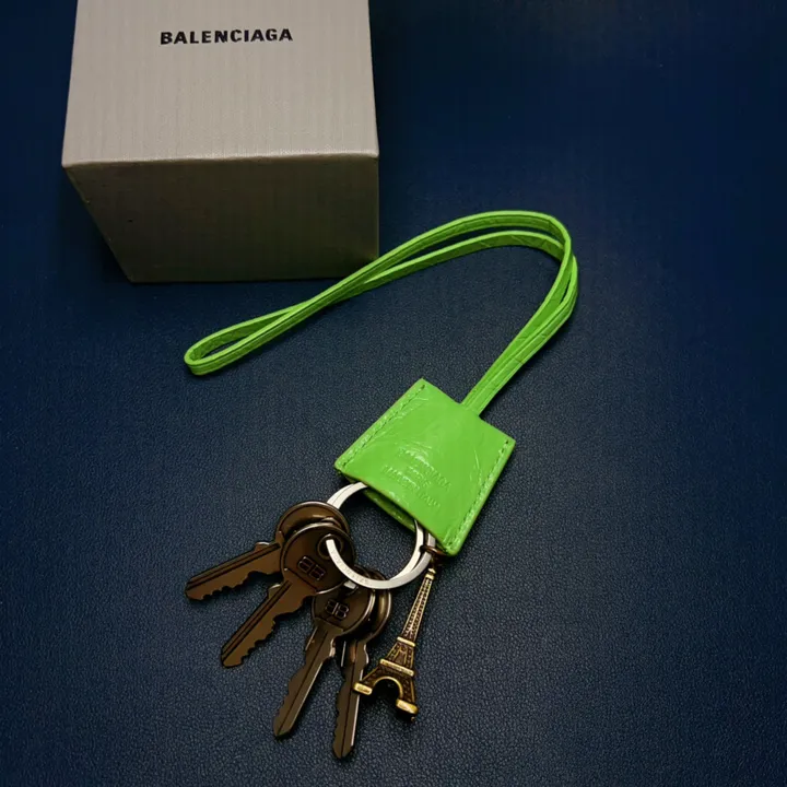 スーパーコピー バレンシアガ キーホルダー